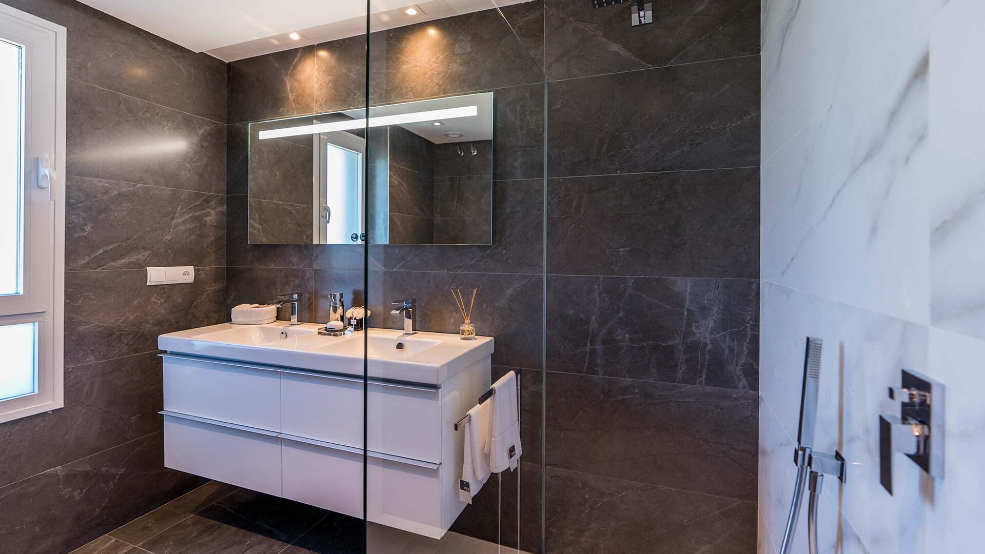 Emerald Greens Bathroom