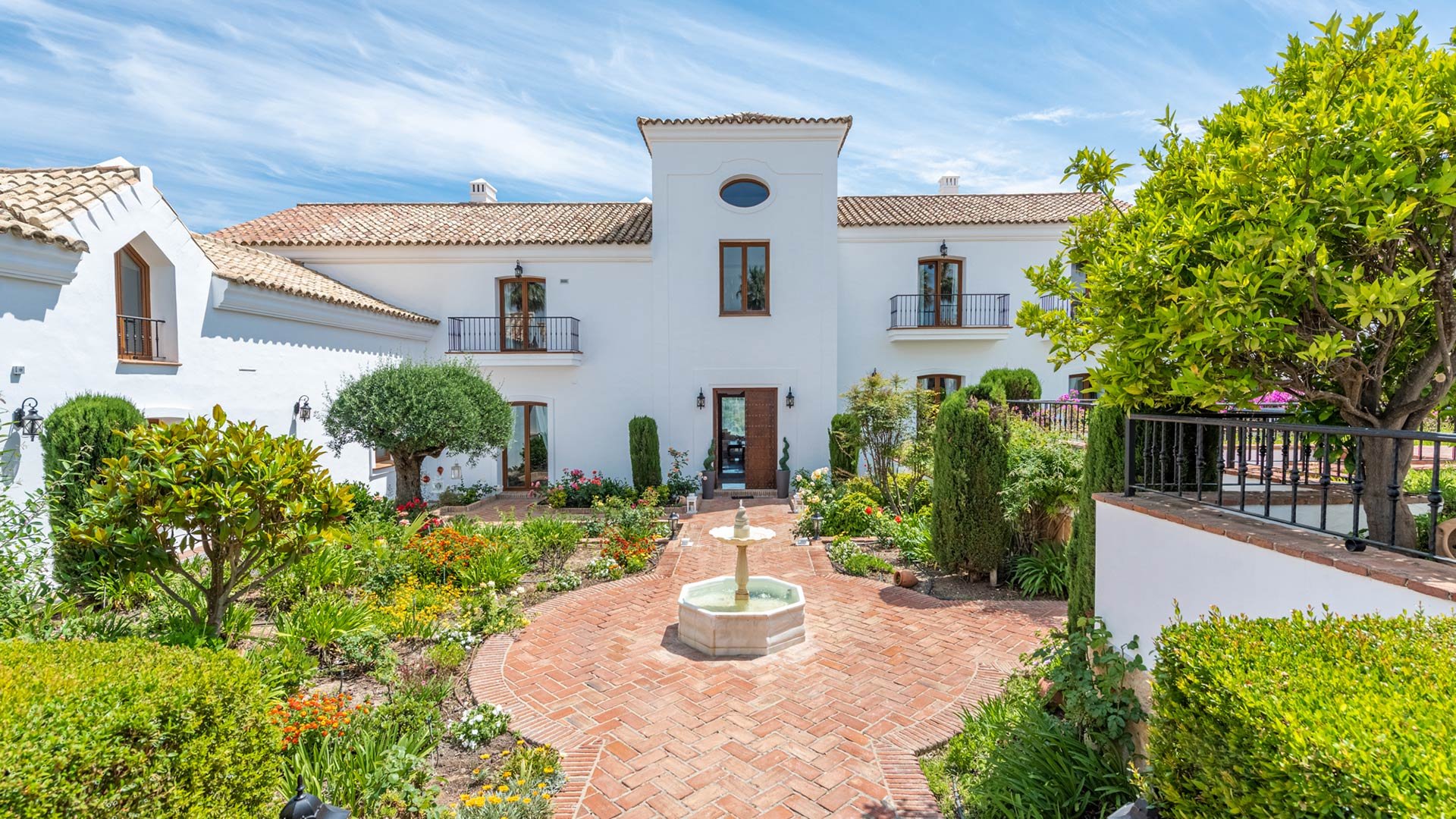 Girasoles-Villa-Courtyard